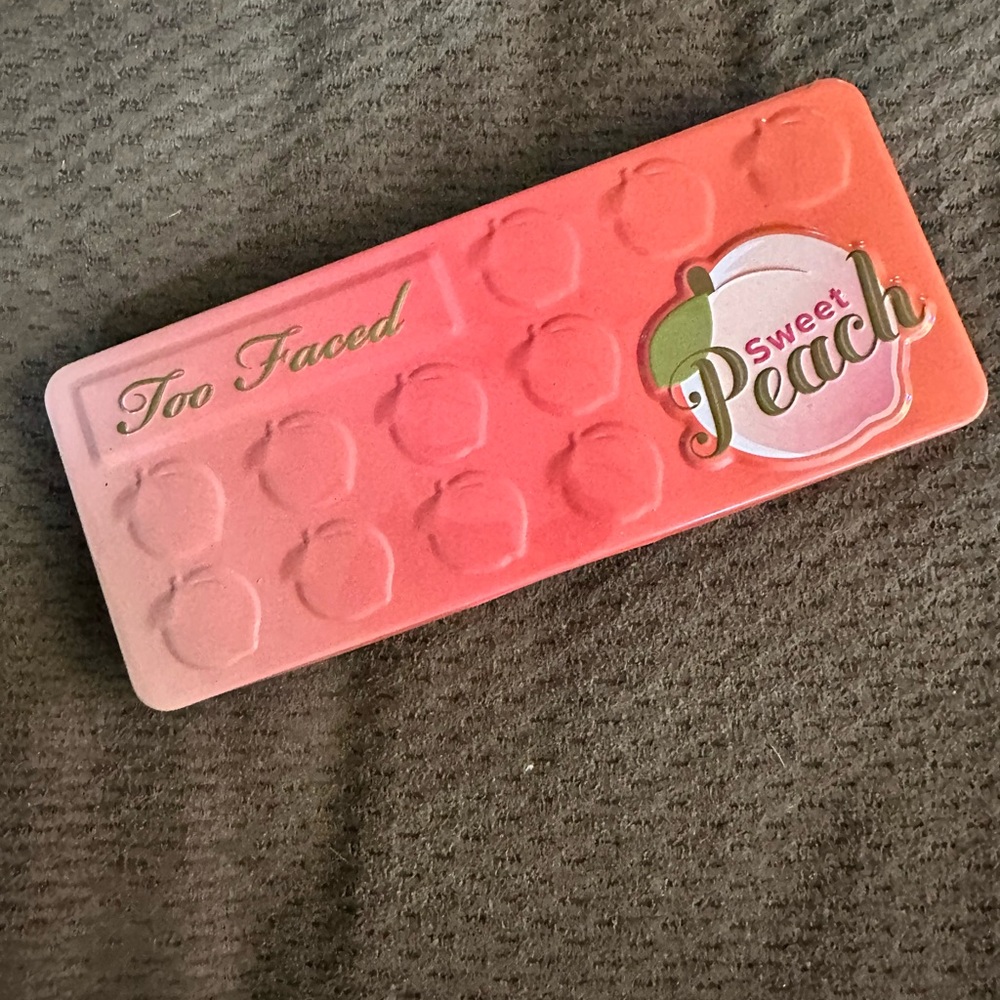 Too Faced Sweet Peach eyeshadow pallette